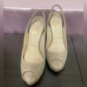 Christian Louboutin Grey Canvas Peep Toe Sandal
Pumps Red Bottoms Heels 35.5